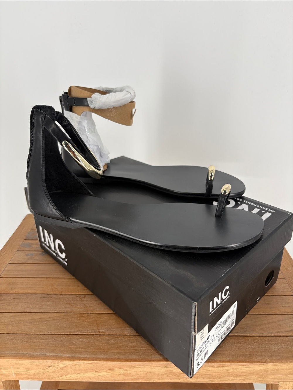 New Womens INC International Concepts Black Sandals with Gold Rings size 8.5 M - Picture 2 of 5